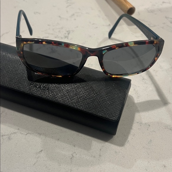 Prada “frames” - Picture 2 of 6